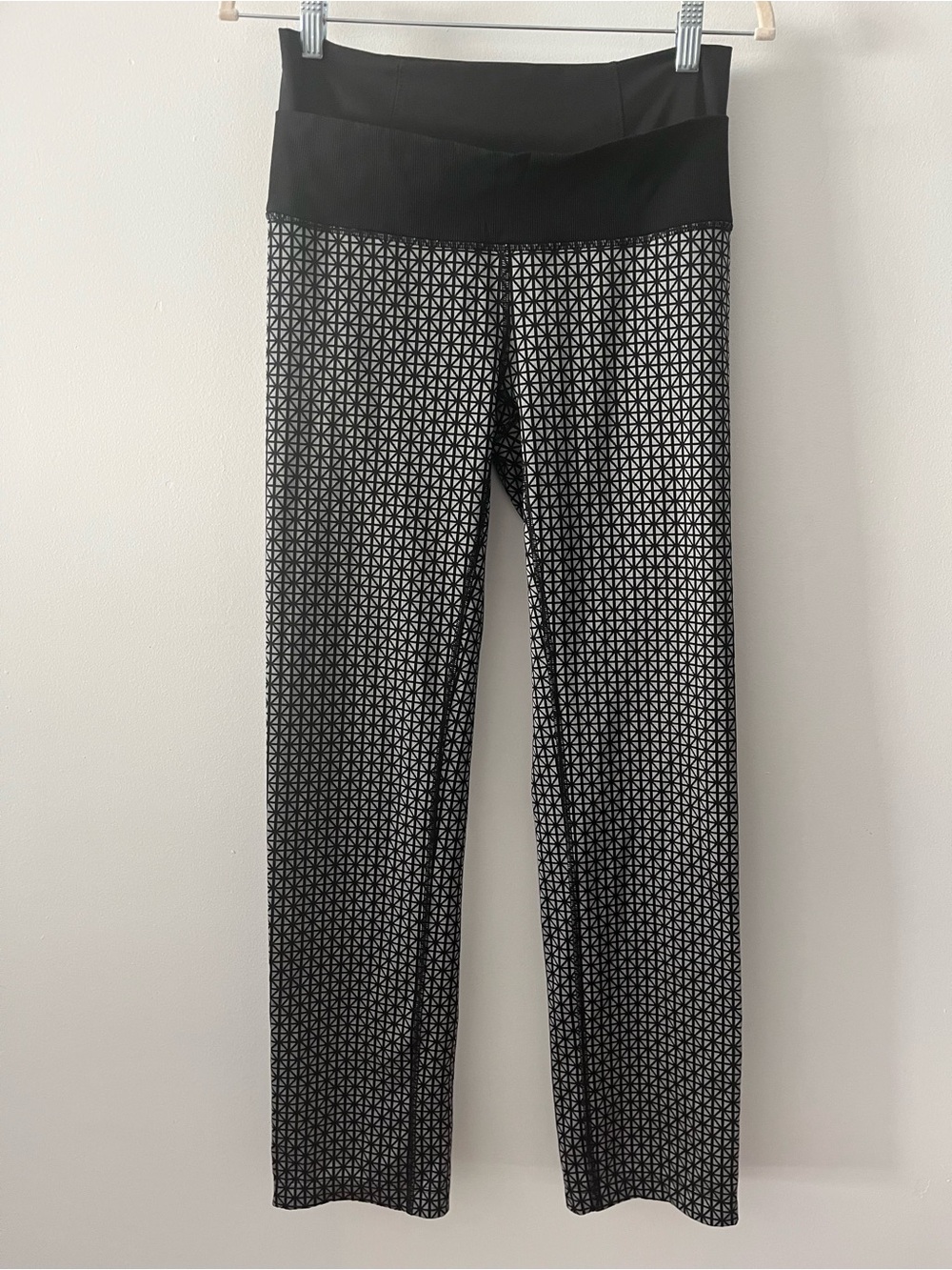 Lululemon Straight-Up Pant in Tri Geo Silver Spoon Black Sz 8